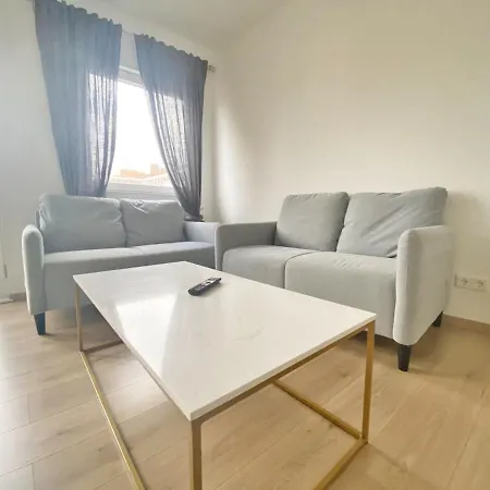 Grosszugige In Der Neustadt Apartment